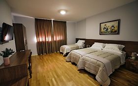 In Center Hotel